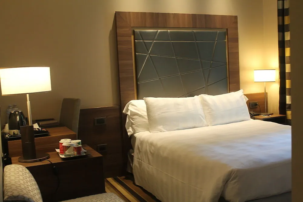 Uptown Palace Mediolan 4*,